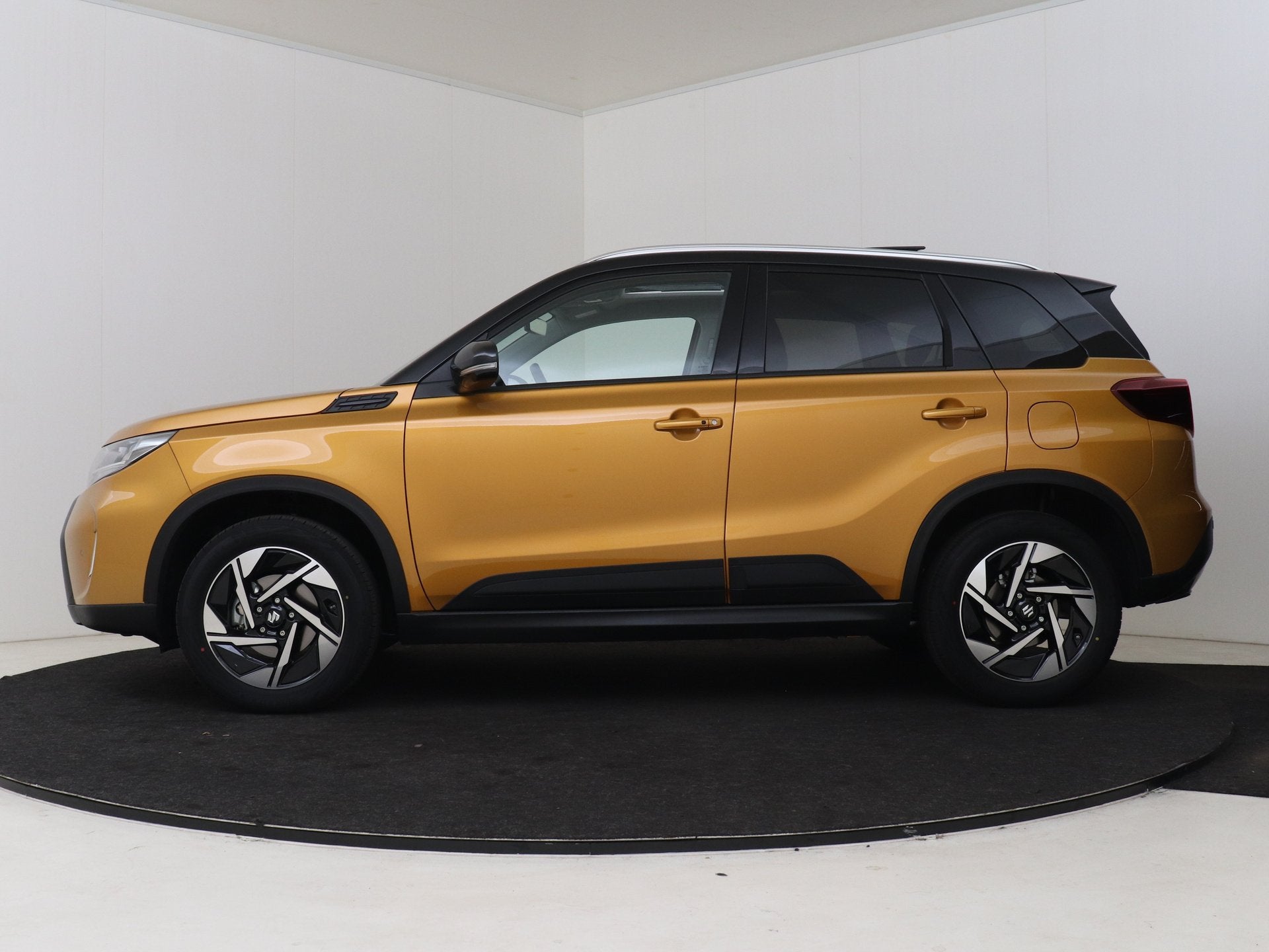 Suzuki Vitara 1.4 Boosterjet Style Smart Hybrid Two Tone | P, Auto's, 12 maanden, Zwart, 4 cilinders, Bedrijf