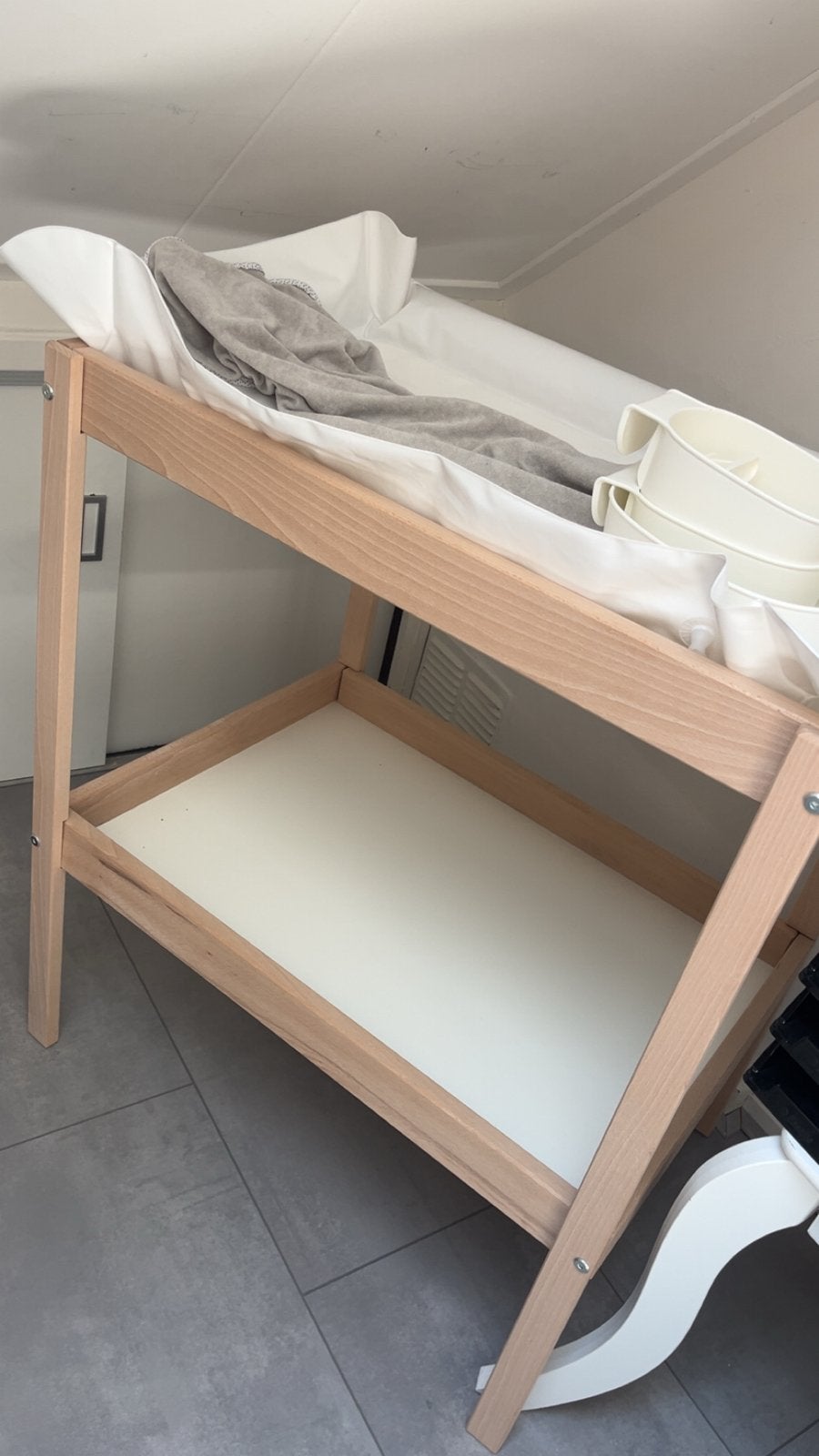 Houten Aankleedtafel met Aankleedkussen en Bakjes, Aankleedkussen, Zo goed als nieuw, Standaard, Ophalen