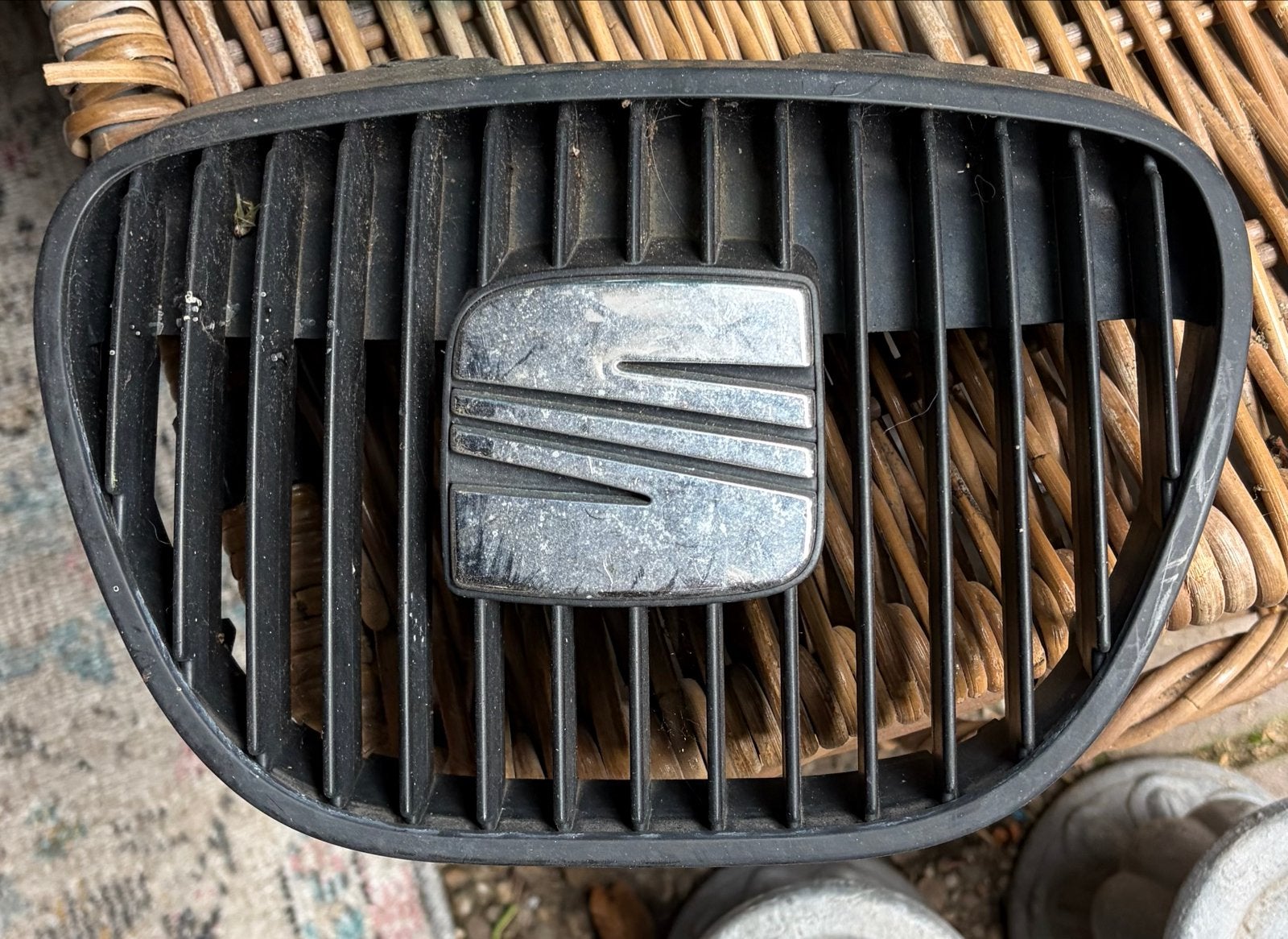 Seat Ibiza logo grille, Gebruikt, Voor, Ophalen of Verzenden, Bumper
