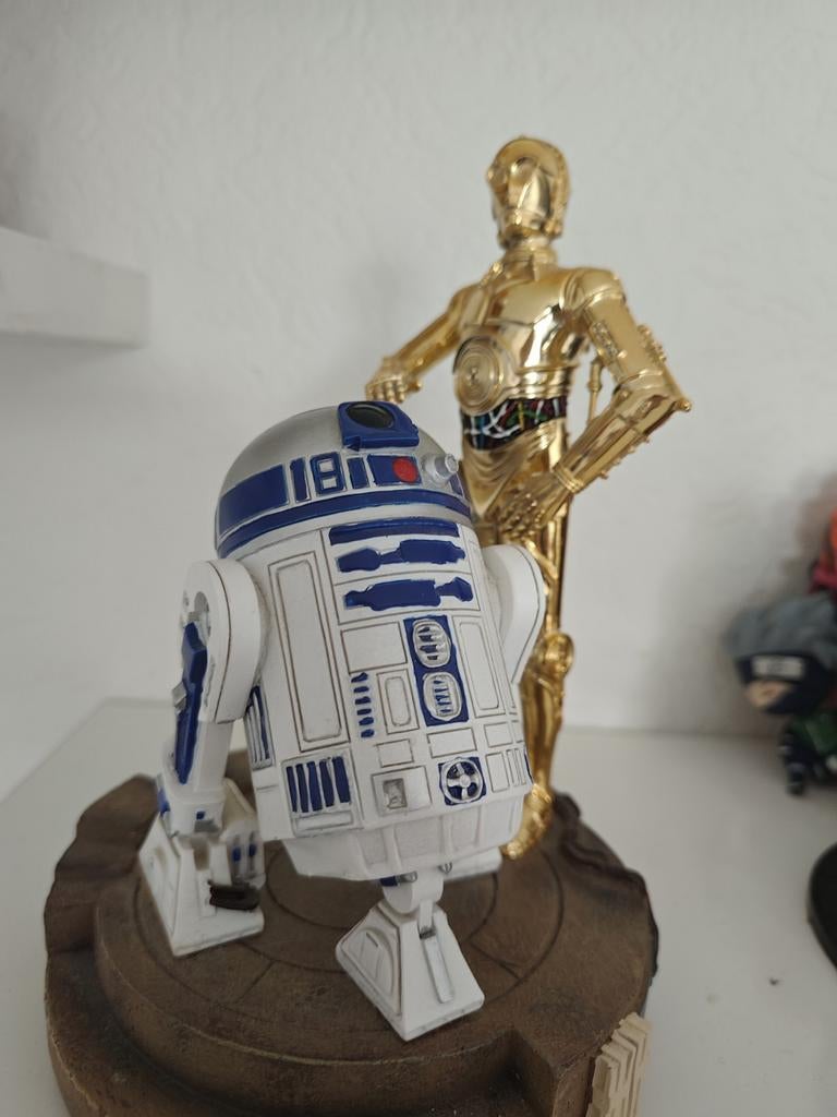 Star Wars R2-D2 en C-3PO Beeldje - Disneyland Parijs, Ophalen of Verzenden, Zo goed als nieuw, Beeldje of Buste