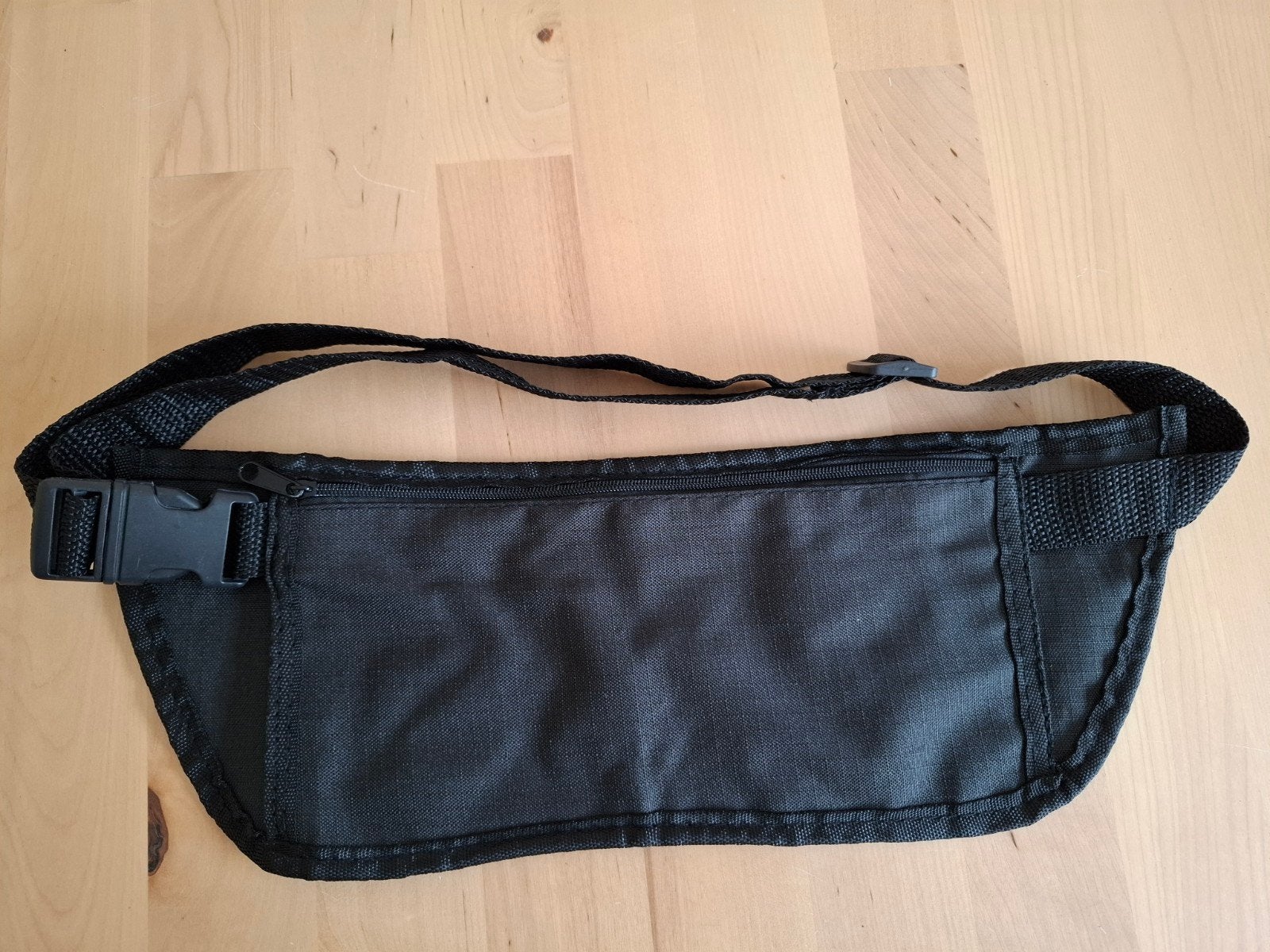Geldbuidel voor onder kleding, Ophalen