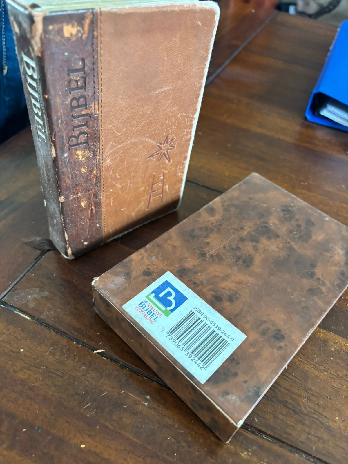 ZAKBIJBEL NIEUWE BIJBEL VERTALING afmeting 15/10cm in KOKER, Ophalen of Verzenden, Gelezen, Christendom | Katholiek
