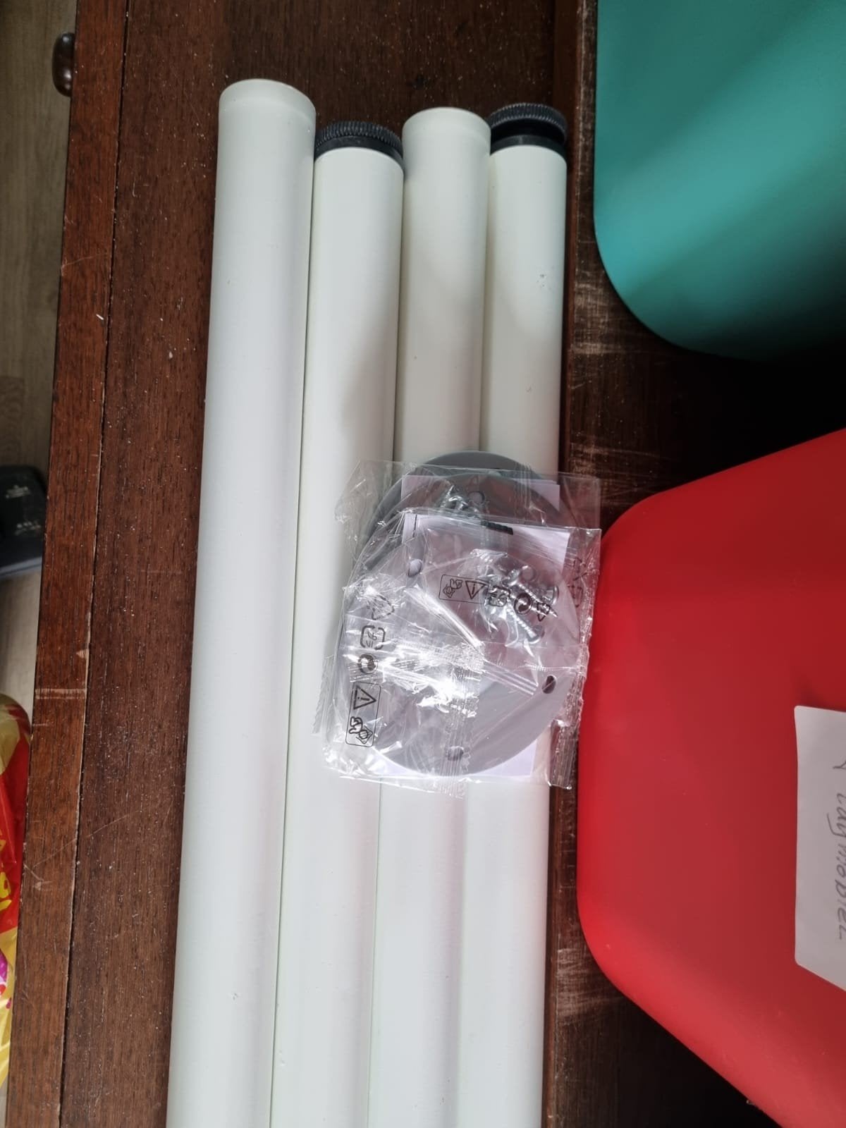 Nieuwe stoelpoten met bevestigingsmateriaal, Wit, Nieuw, Ophalen of Verzenden, Metaal