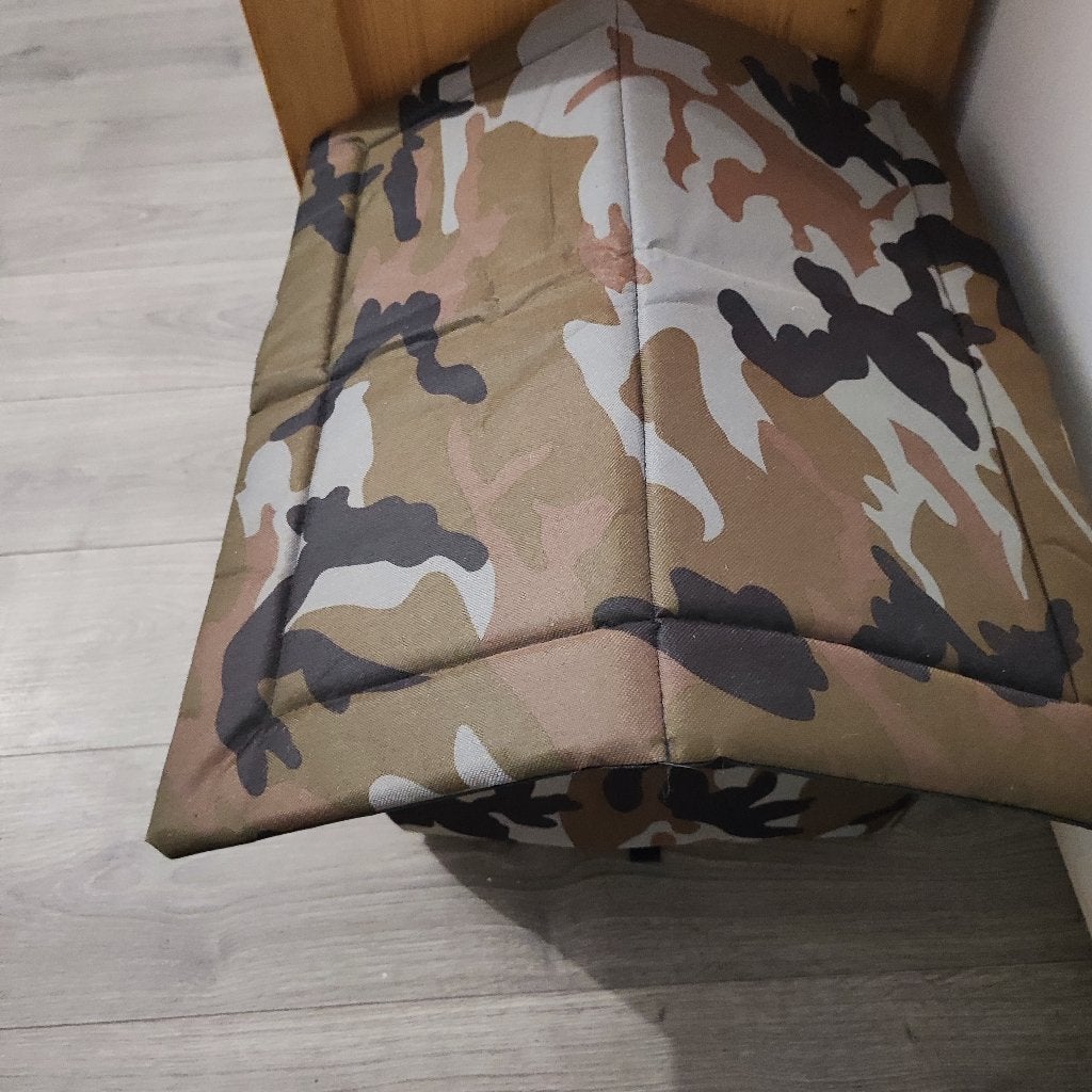 Kat\hond huisje, Ophalen of Verzenden, Zo goed als nieuw