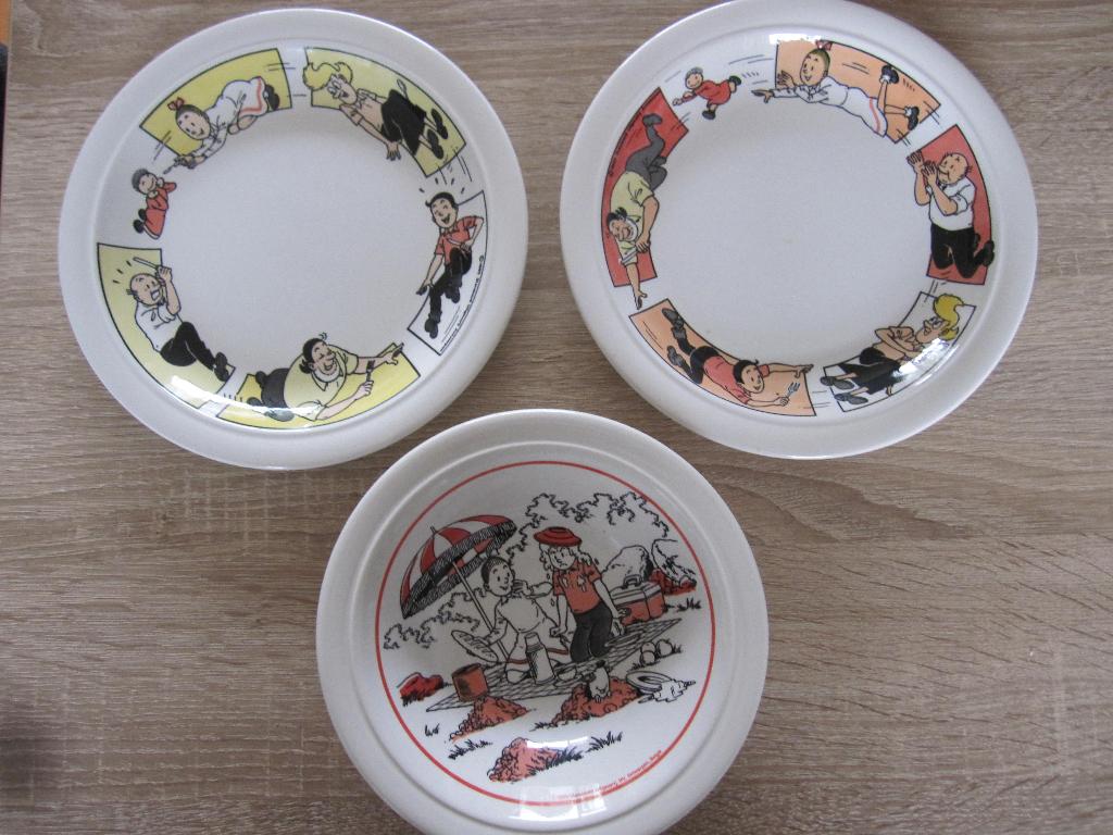 Suske en Wiske 2 platte borden 1 diep bord   bieden, Verzamelen, Ophalen of Verzenden, Suske en Wiske, Zo goed als nieuw, Gebruiksvoorwerp