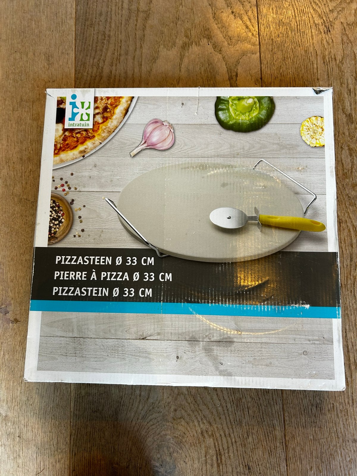 Pizzasteen Ø 33 cm met pizzasnijder - Intratuin, Beige, Overige typen, Nieuw, Ophalen of Verzenden