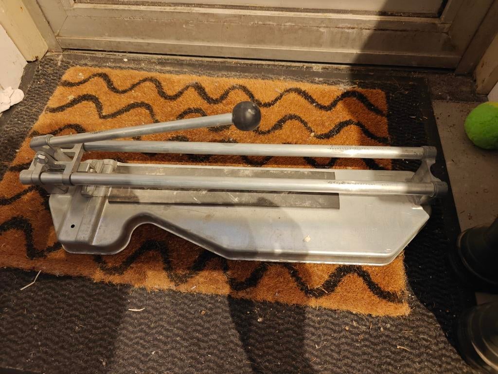 Tegelsnijder - Handig gereedschap voor tegelwerk, Ophalen, Gebruikt