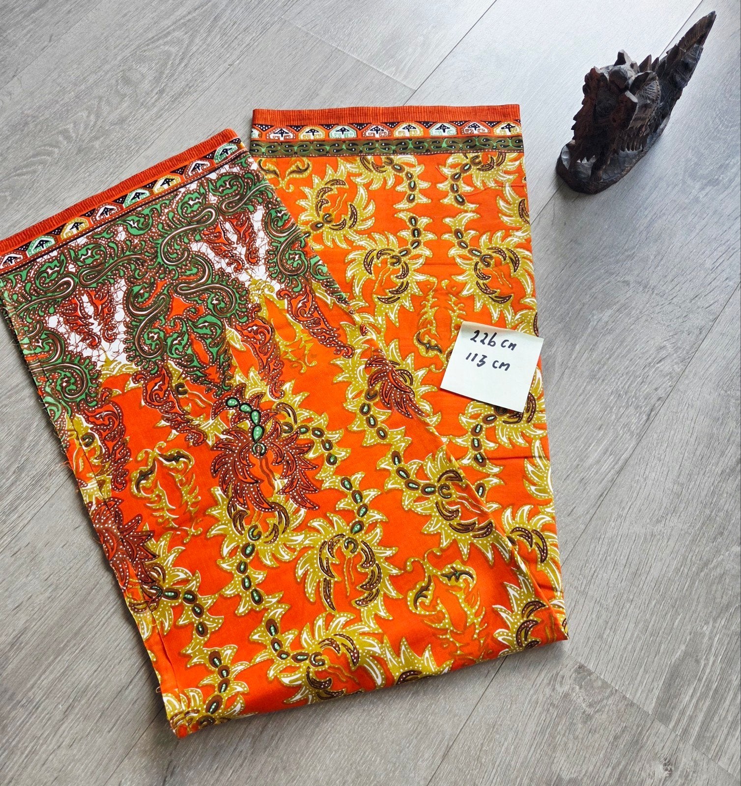 Levendig Oranje Batik Stof - 226x113 cm, Gebruikt, 200 cm of meer, Oranje, Ophalen of Verzenden