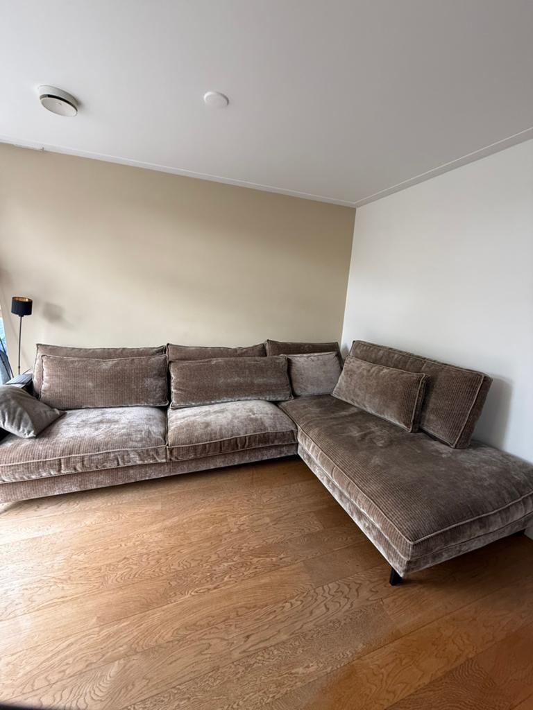Beautiful and very cozy L-shape couch with 8 pillows, Ophalen, Zo goed als nieuw, Stof, See pictures