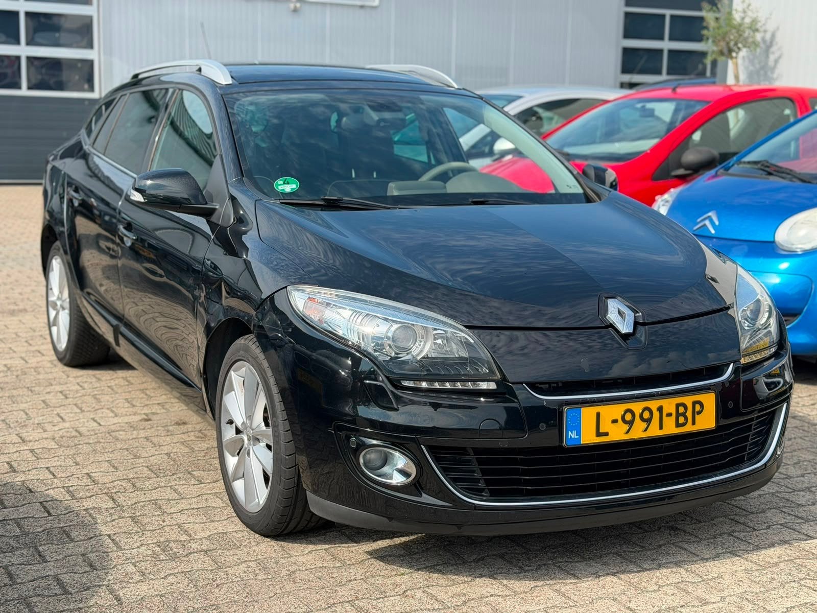 Renault Mégane Estate 2.0 Bose 2012 Zwart Automaat 119.000, Euro 5, Gebruikt, 4 cilinders, Leder en Stof
