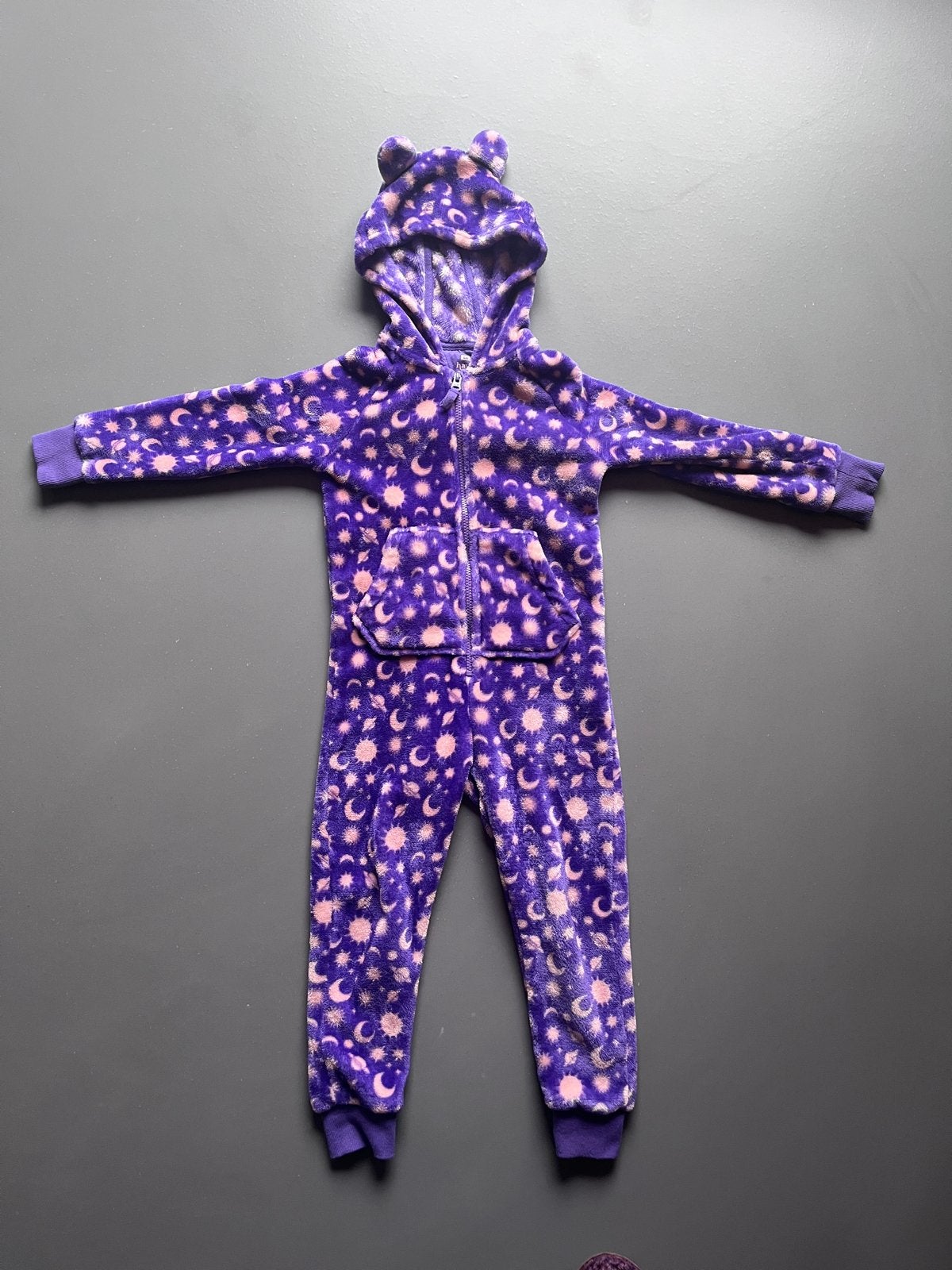 WE Onesie Paars met Sterren en Manen - Maat 110/116, Ophalen, Gebruikt, Jongen of Meisje, Overige typen