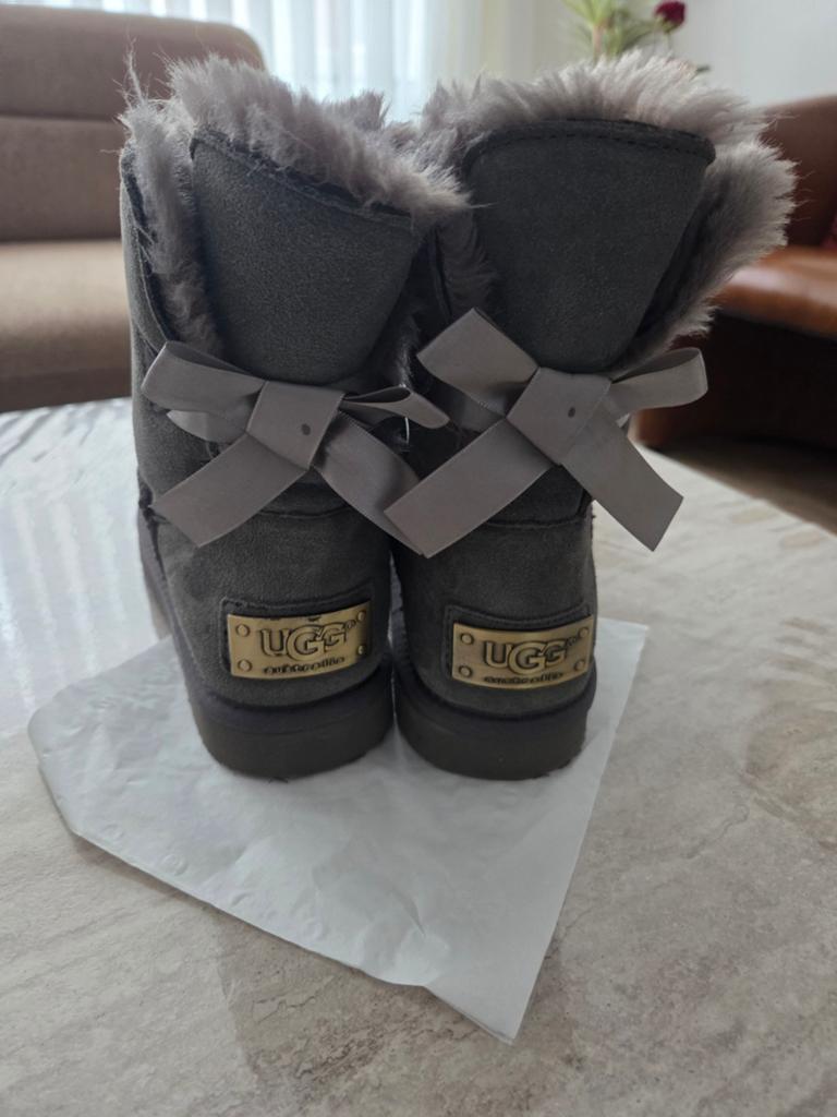 Grijze UGG laarzen met strik - Maat 40, Kleding | Dames, Schoenen, UGG, Lage of Enkellaarzen, Ophalen of Verzenden, Zo goed als nieuw