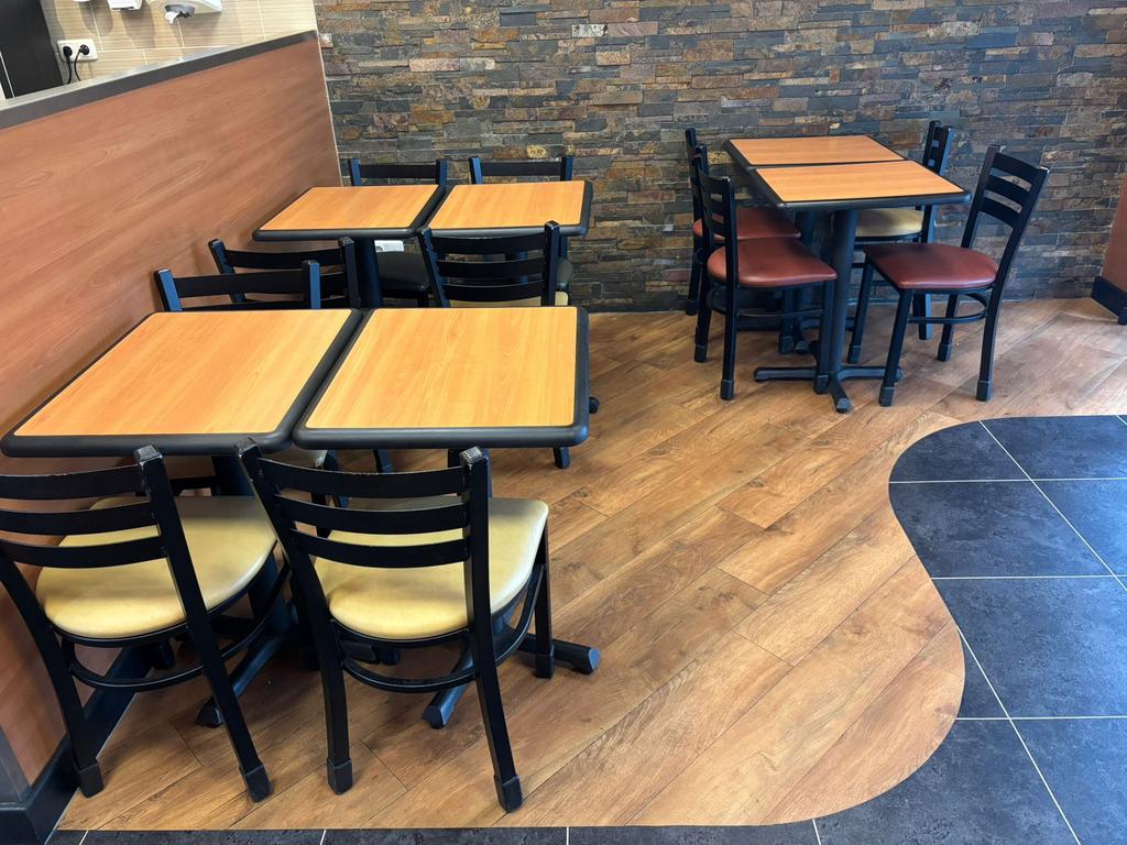 Interieur tafels en stoelen en bar diverse kleuren Subway, Ophalen, Overige kleuren, Leer, Zo goed als nieuw