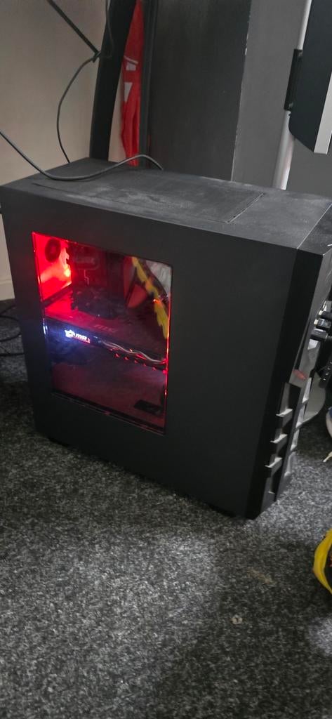 Complete Gaming Setup: PC (inclusief monitor), Computers en Software, Desktop Pc's, Gebruikt, 3 tot 4 Ghz, SSD, 16 GB, Met videokaart