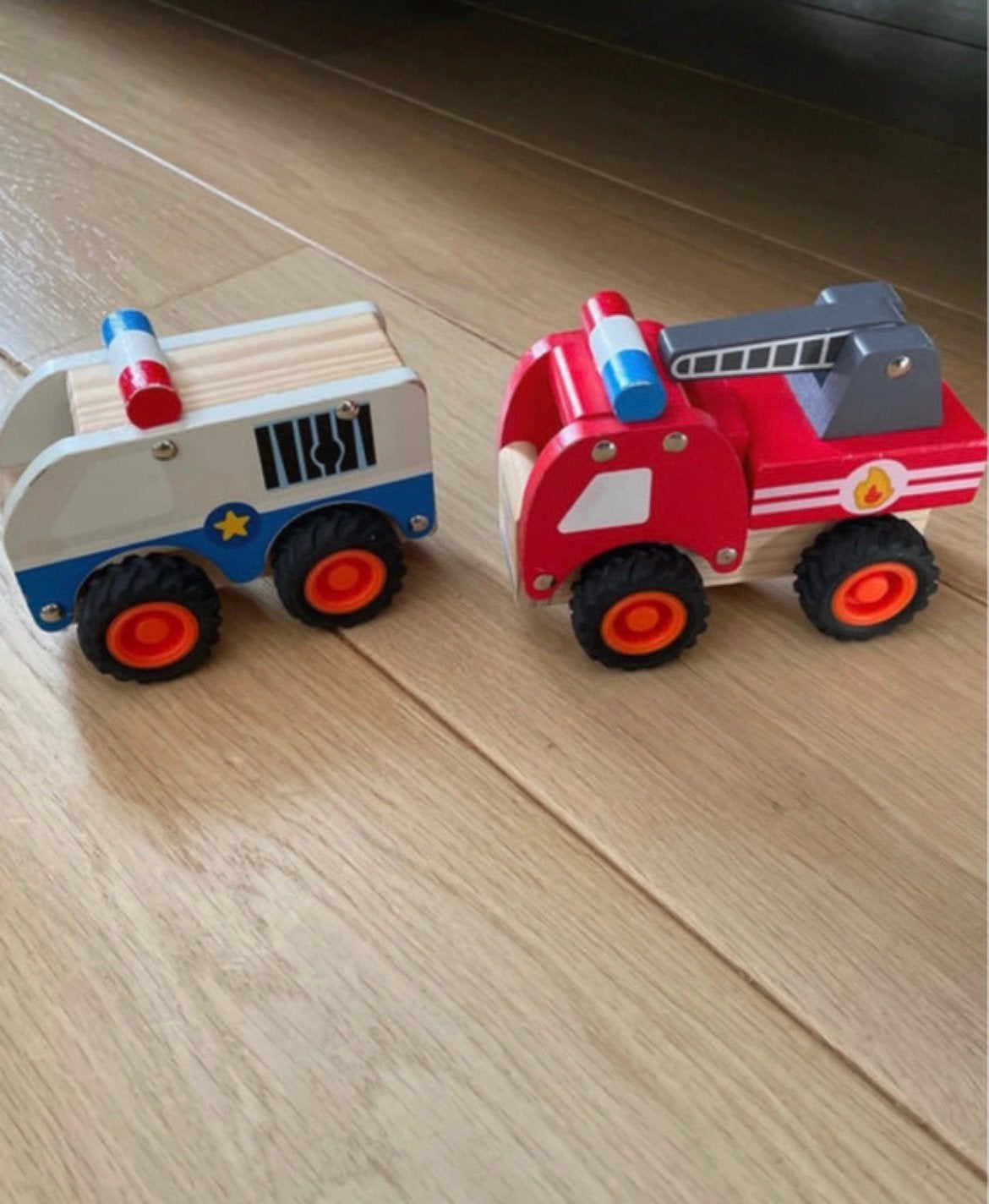 Houten speelgoed auto’s, brandweerauto en politieauto, Kinderen en Baby's, Ophalen of Verzenden, Zo goed als nieuw