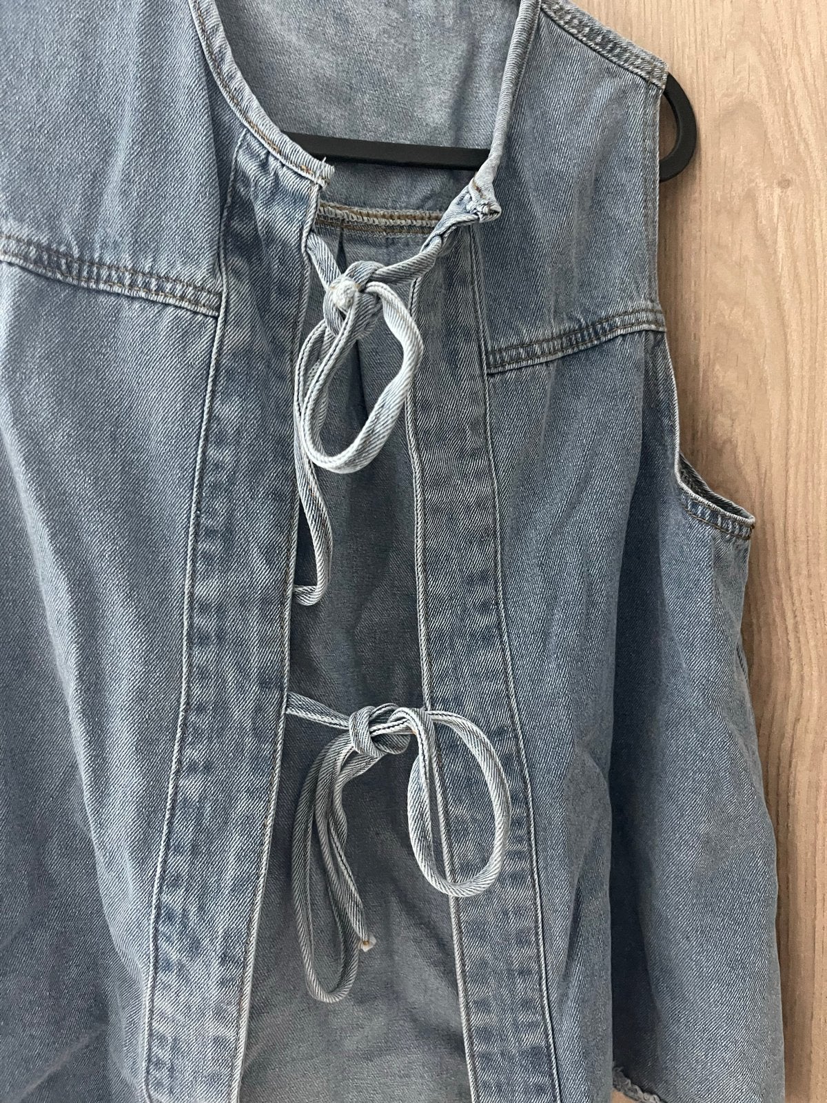 Dazy denim spijker gilet met strikdetails, Ophalen of Verzenden, Zo goed als nieuw, Maat 38/40 (M), Blauw