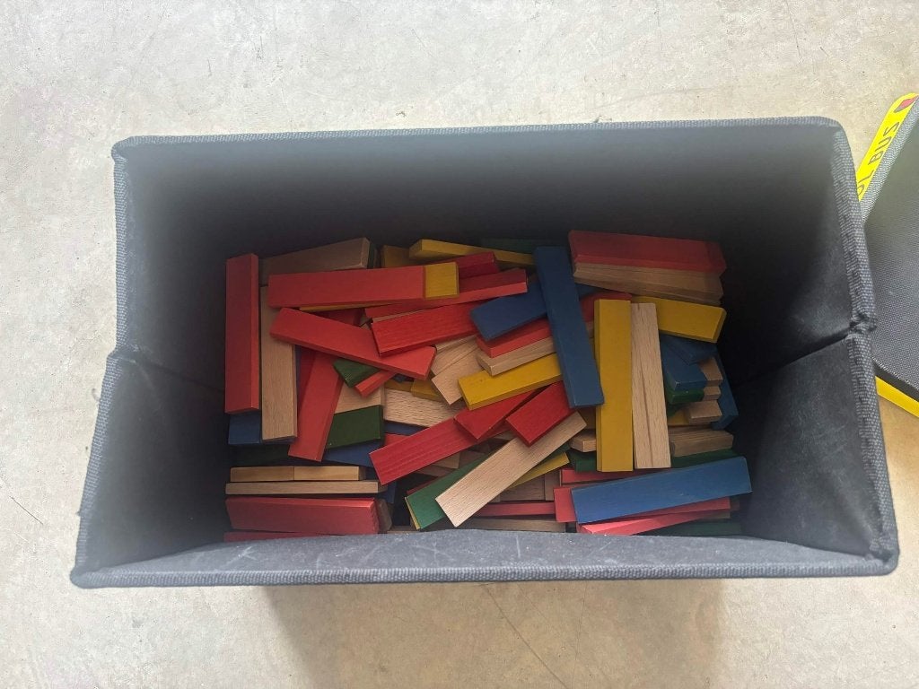 Houten bouwblokken in leuke School Bus opbergbox, Ophalen, Zo goed als nieuw