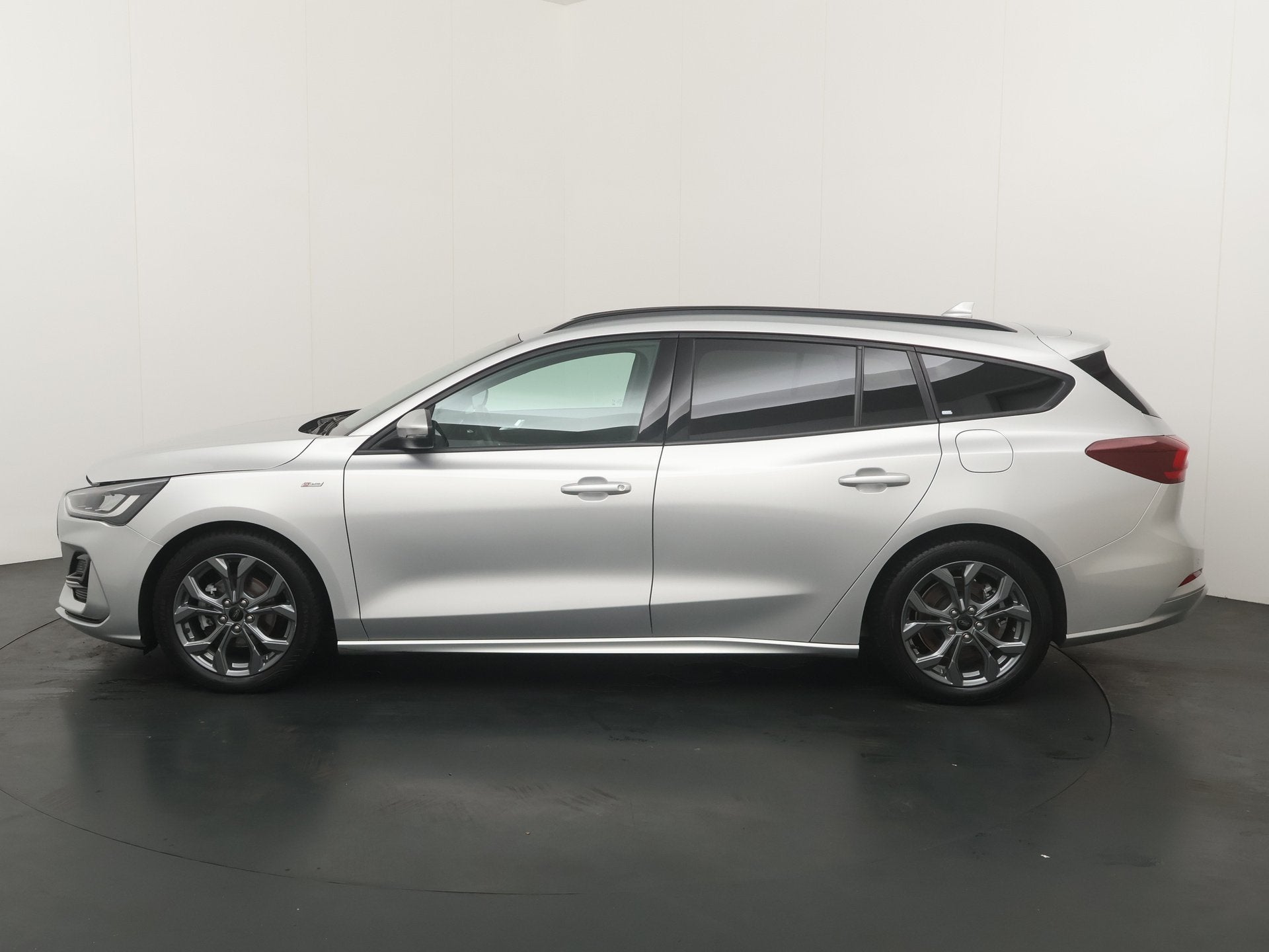 Ford FOCUS Wagon 125PK EcoBoost Hybrid ST Line | NW Model |, Gebruikt, Handgeschakeld, 19 km/l, Hybride Elektrisch/Benzine