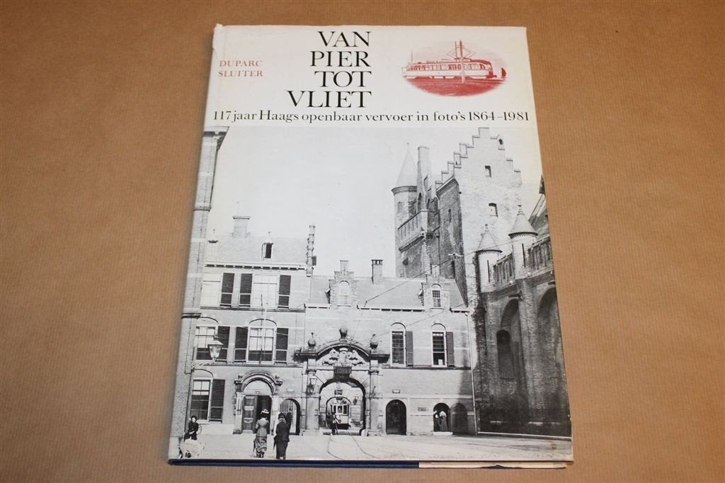 Van Pier tot Vliet — Haagse Trams en Bussen 1864-1981, Ophalen of Verzenden, Gelezen