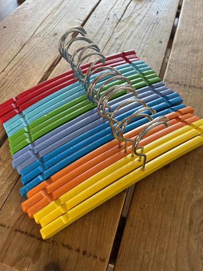 Gekleurde houten kledinghangers regenboog, Ophalen, Gebruikt