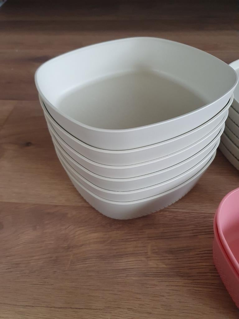 Plastic borden en kommen, Ophalen of Verzenden, Overige materialen, Overige stijlen, Bord(en)