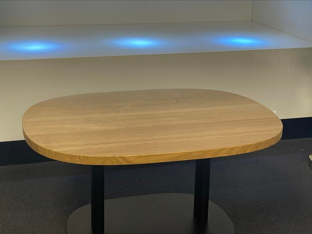 Leolux Toveri salontafel massief eiken showmodel, Huis en Inrichting, Tafels | Salontafels, Ophalen, Zo goed als nieuw, 50 tot 100 cm