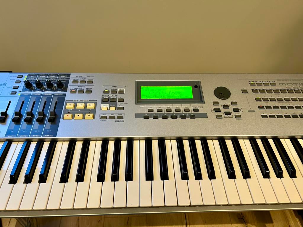 Yamaha Motif ES7 plus flightcase, Muziek en Instrumenten, Synthesizers, Ophalen, Met midi-aansluiting, Yamaha, Zo goed als nieuw
