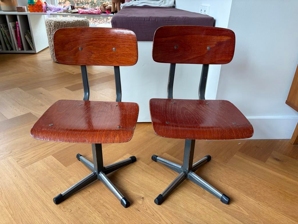 Vintage retro Schoolstoeltjes voor Kinderen/Peuters, Huis en Inrichting, Stoelen, Ophalen of Verzenden, Gebruikt, Hout, Twee
