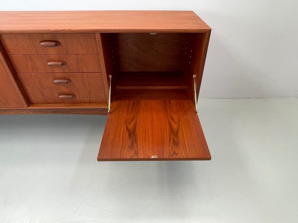 Vintage dressoir G-Plan, Huis en Inrichting, Kasten | Dressoirs, Verzenden, Zo goed als nieuw, 25 tot 50 cm, 150 tot 200 cm