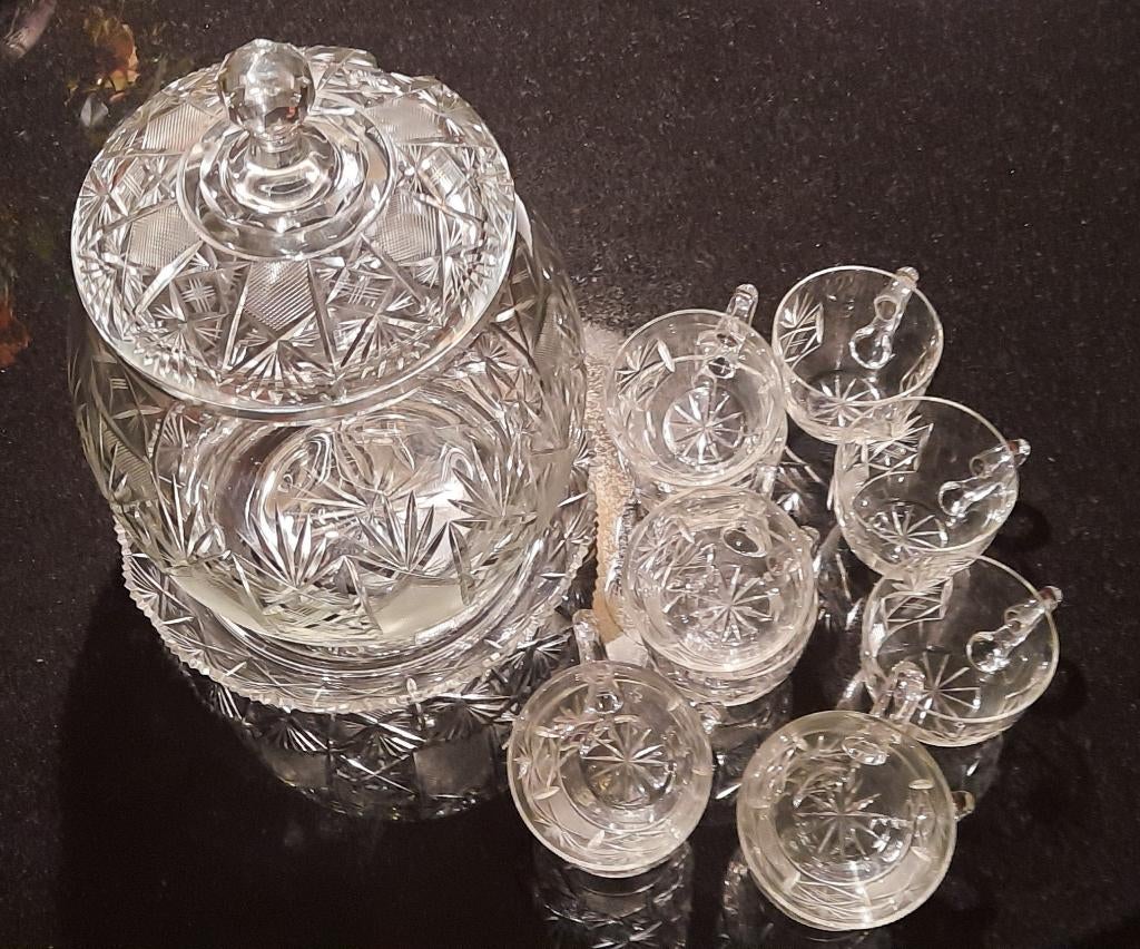 Kristallen bowl-set met 11 kristallen kopjes > 60 jaar oud, Ophalen of Verzenden
