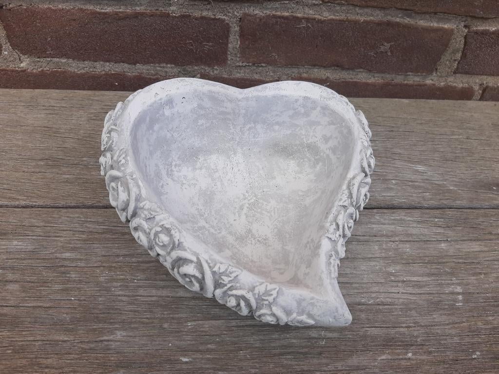 Betonnen hart met roosjes bakje schaaltje kommetje bloempot, Ophalen of Verzenden