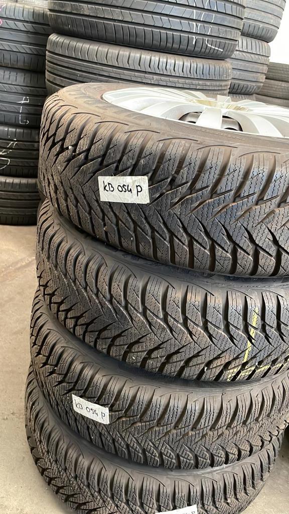 hyundai i20 setje winterbanden 185 65 15 8mm profiel, Auto-onderdelen, Banden en Velgen, Ophalen, Gebruikt, 15 inch, Velg(en)