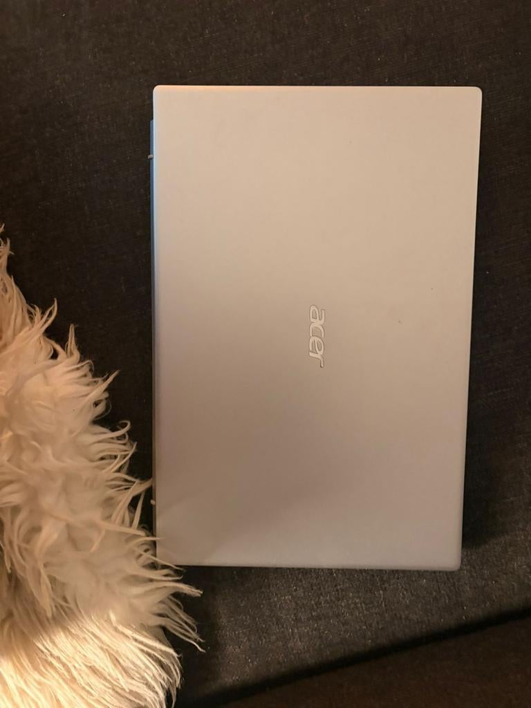 Acer Swift 3, 14 inch, werkt uitstekend, klein deukje en bon, Computers en Software, Ophalen, Met videokaart, 2 tot 3 Ghz, Qwerty