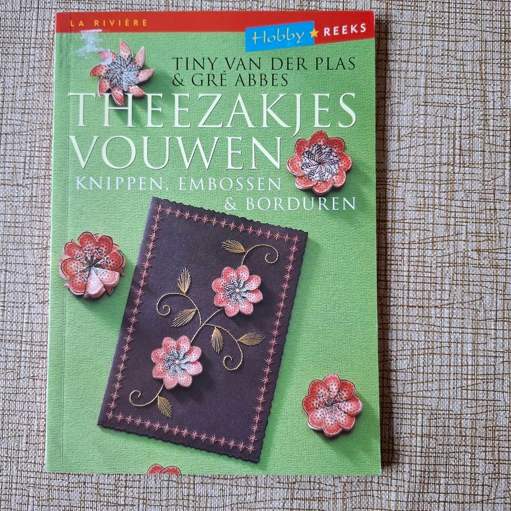 Theezakjes vouwen, knippen, embossen & borduren, Ophalen of Verzenden, Zo goed als nieuw, Overige thema's, Overige typen