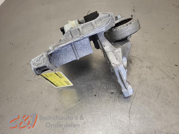 Motorsteun van een Opel Vivaro, Gebruikt, -, -, Opel