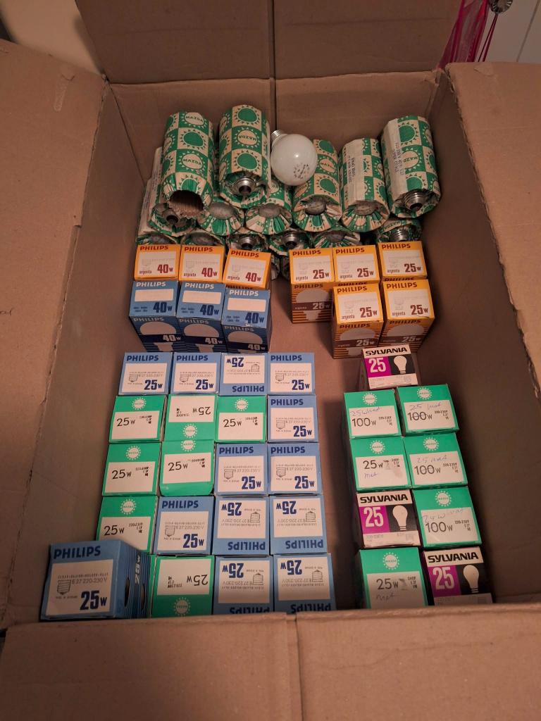 Doosje Philips, Mazda en Sylvania gloeilampen - e27, Huis en Inrichting, Lampen | Losse lampen, Nieuw, Gloeilamp, 30 tot 60 watt