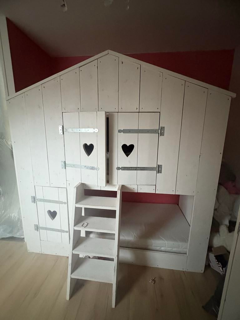 Leuk stapelbed huisje - 2 slaapplaatsen, Kinderen en Baby's, Kinderkamer | Stapelbedden en Hoogslapers, Ophalen, Zo goed als nieuw