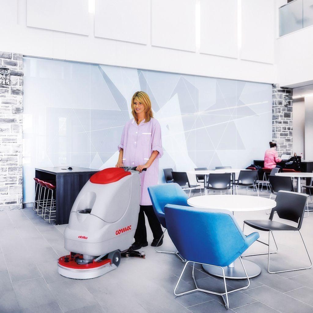 Comac Abila 20B schrobmachine (accu 24V) actie!, Zakelijke goederen, Machines en Bouw | Onderhoud en Reiniging, Ophalen of Verzenden