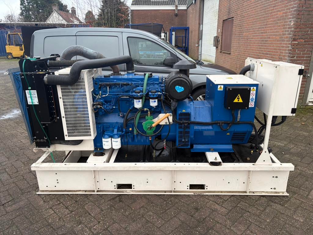 FG Wilson Perkins P135 135 kVA noodstroom aggregaat, Doe-het-zelf en Verbouw, Aggregaten, Dieselolie, Geluidgedempt, Ophalen of Verzenden