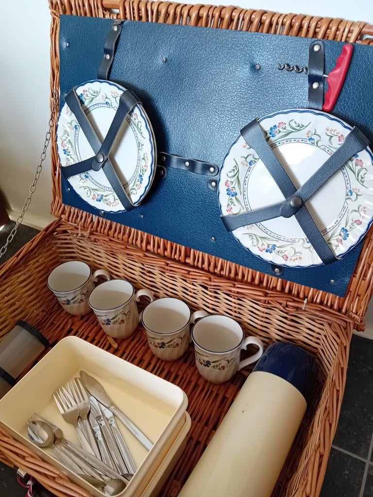 Picknickmand met Engels servies, Ophalen of Verzenden, Zo goed als nieuw