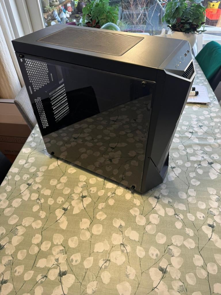 Coolermaster Masterbox K500L PC Case Behuizing, Computers en Software, Computerbehuizingen, Ophalen, Zo goed als nieuw