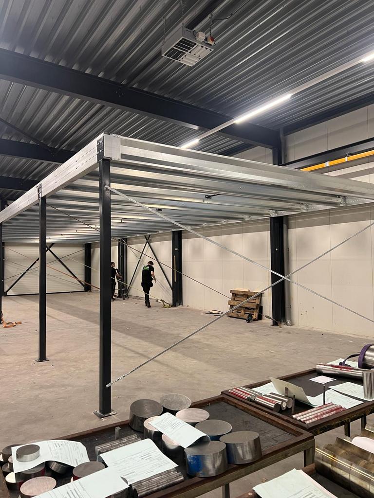 Nieuwe Entresolvloer: 8.000x5.000 40m2 3m hoog, Ophalen of Verzenden