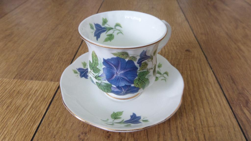 Bone China London Collection kop en schotel bloemmotief zgan, Ophalen of Verzenden