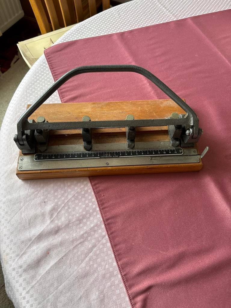 Oude Soennecken perforator, Ophalen of Verzenden