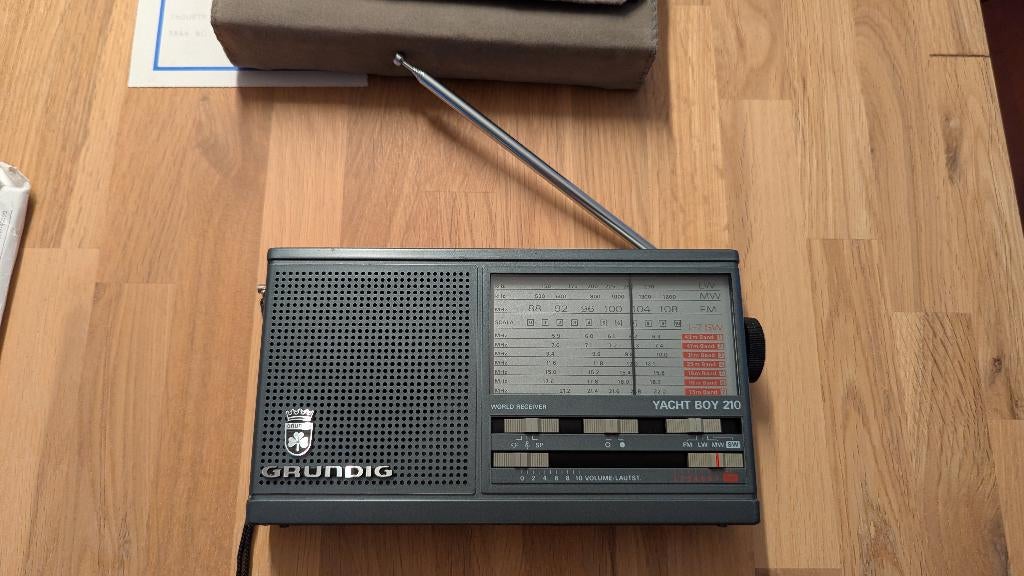 Grundig Yacht Boy 210 World Receiver wereldontvanger, Ophalen of Verzenden, Wereldontvanger