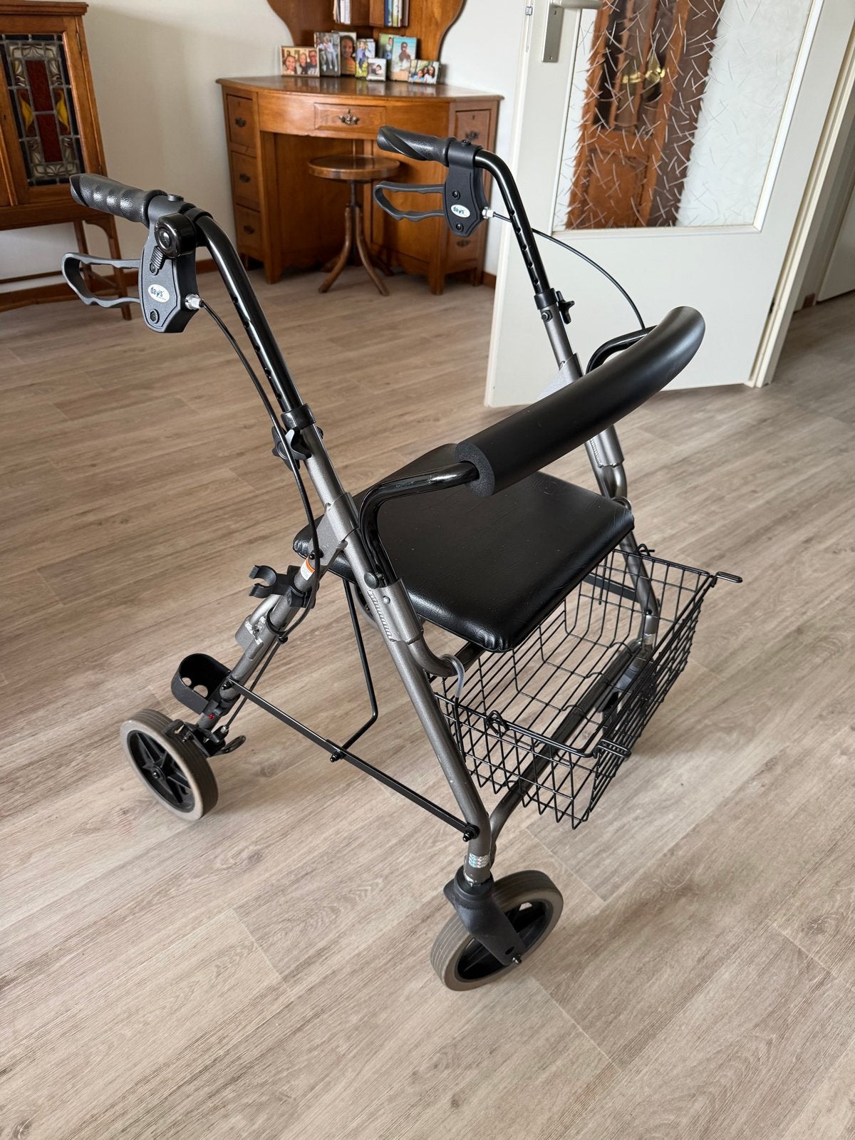 Rollator met mandje en zitje, Diversen, Ophalen, Opvouwbaar, Zo goed als nieuw
