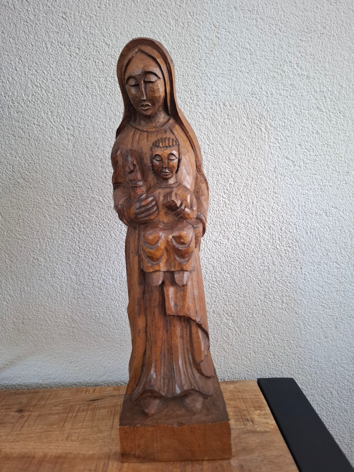 Houten Madonna met Kind - Handgesneden Beeld 41 cm, Antiek en Kunst, Ophalen of Verzenden, Handgemaakt, 20 - 50 cm, Beeld