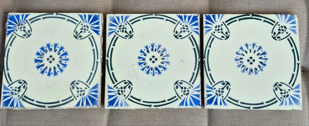 Drie antieke blauw wit groen tegels, Jugendstil, Art Nouveau, Ophalen of Verzenden