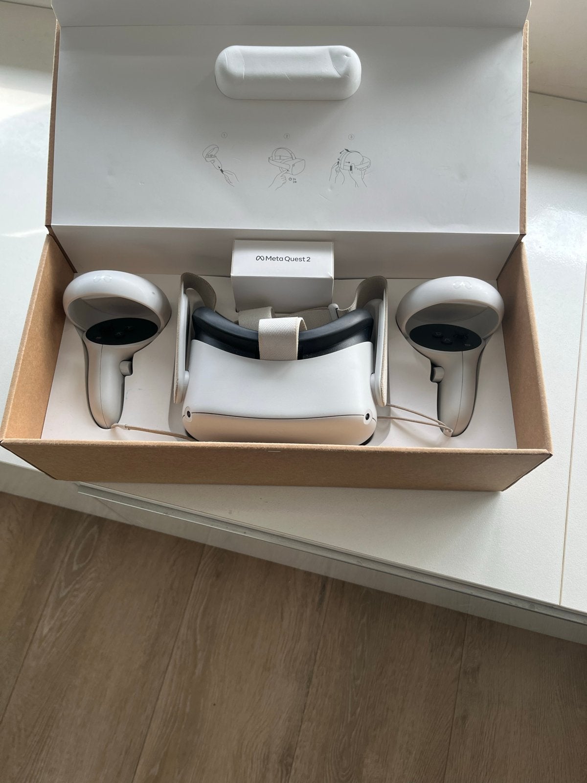 Meta Quest 2 VR-bril met controllers en accessoires, Spelcomputers en Games, Virtual Reality, Ophalen, Zo goed als nieuw, VR-bril