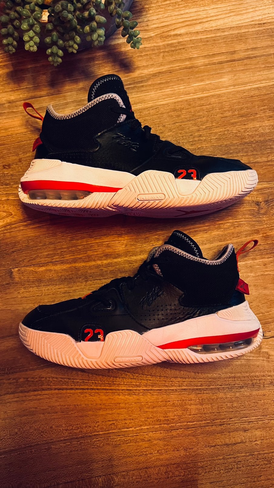 Jordan stay loyal 2, Zwart, Ophalen of Verzenden, Sneakers of Gympen, Zo goed als nieuw